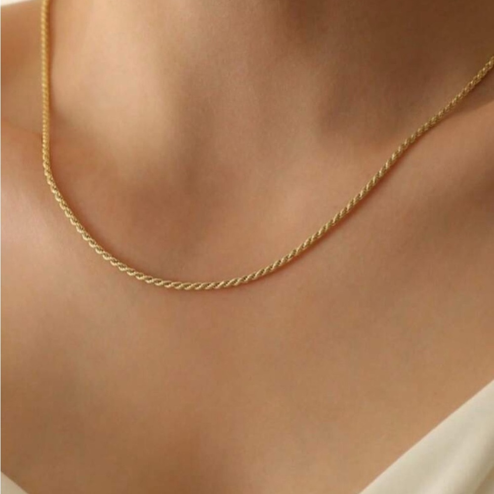 Elegant Gold Necklace